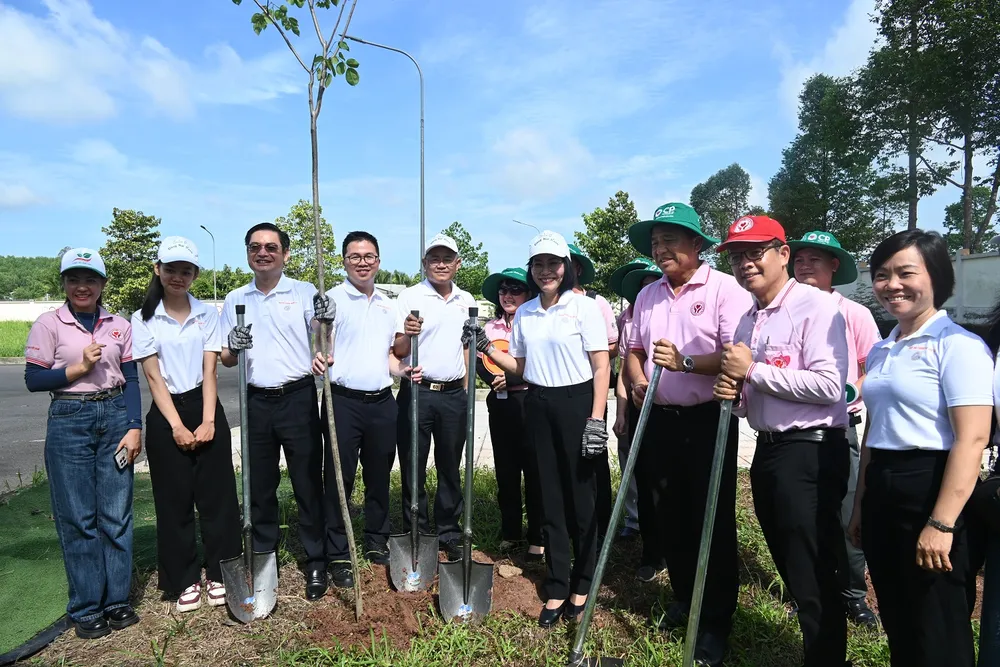 Lãnh đạo tỉnh cùng các sở, ngành, địa phương và doanh nghiệp trồng cây xanh nhân lễ phát động Tuần lễ Đồng Nai xanh và hưởng ứng Ngày Môi trường thế giới năm 2025.JPG