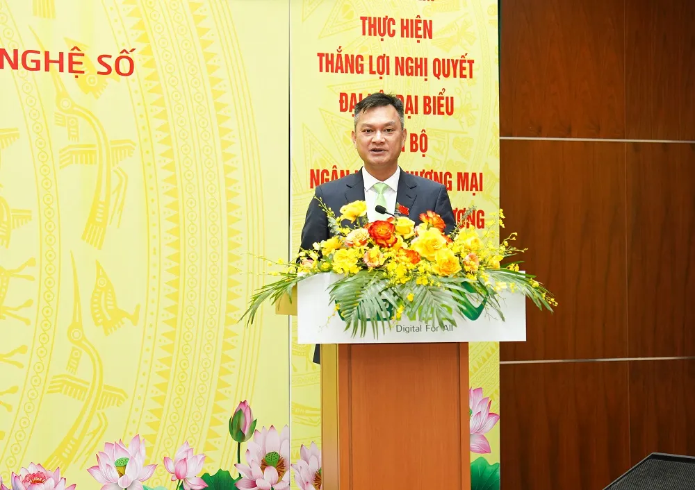 Hình 2 - Đồng chí Nguyễn Anh Tuấn - Bí thư Đảng bộ, Tổng Giám đốc VCBNeo phát biểu tại Đại hội.jpg