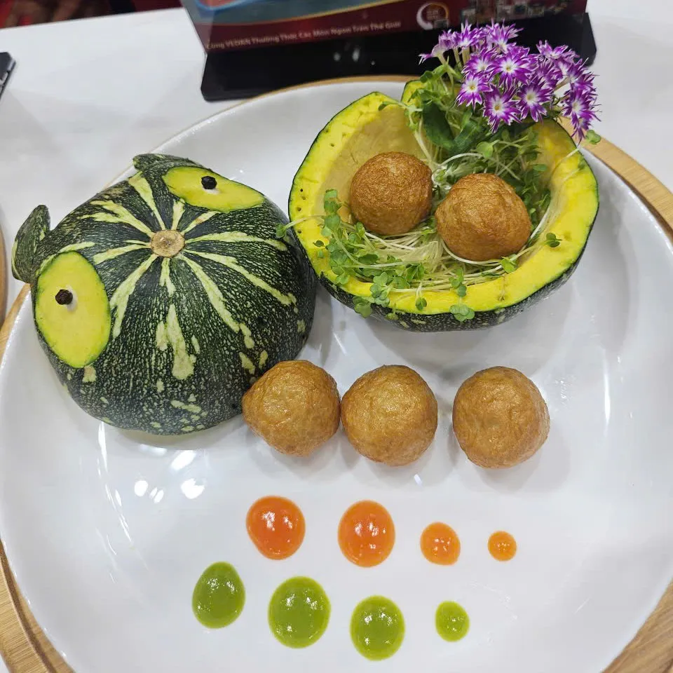 Cá viên hoàng kim VEDAN với đa dạng phần nhân đi kèm.jpg