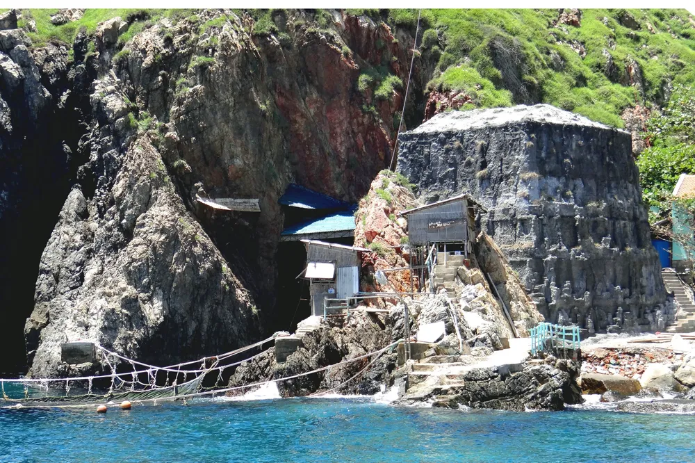 9. Nhà trú đông cho chim yến.jpg