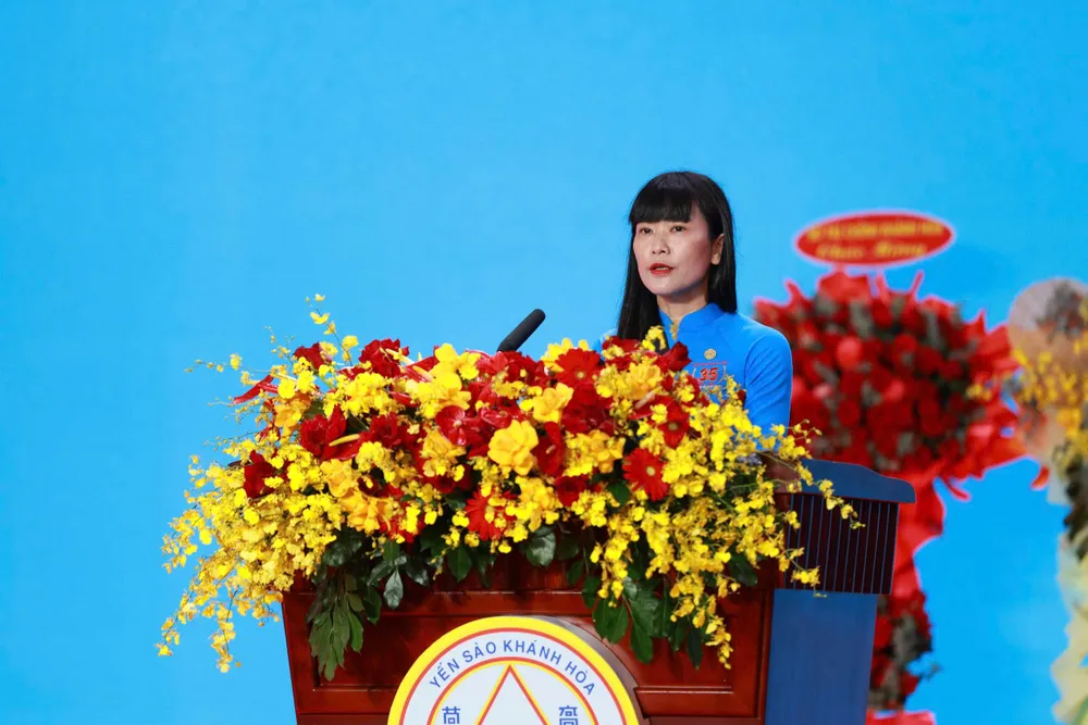 Ba Trịnh Thị Hồng Vân.jpg