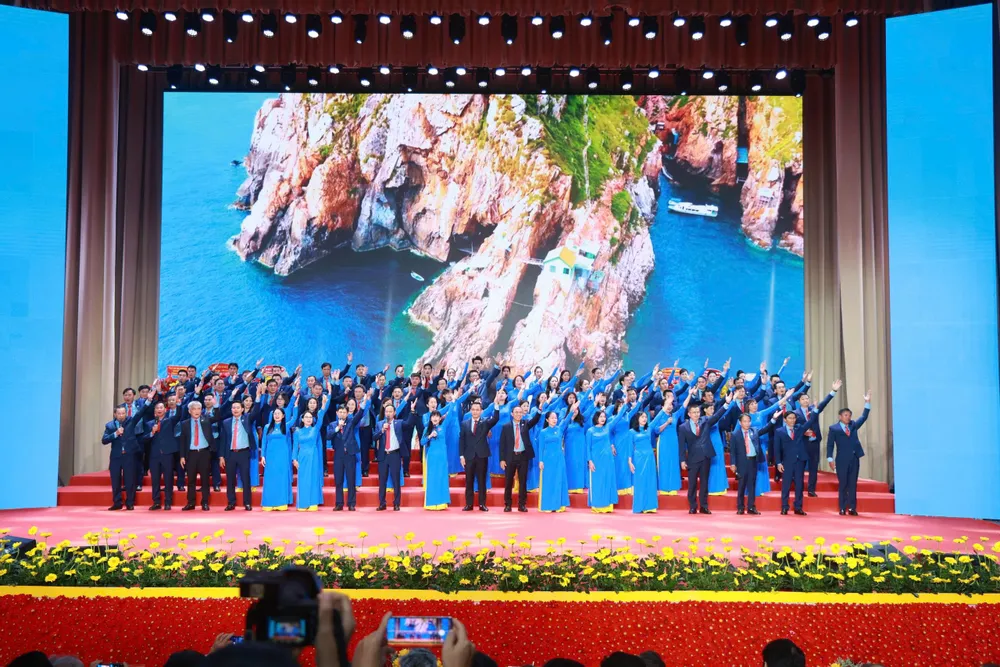 Với sự quyết tâm đồng lòng của tập thể Lãnh đâọ CB-CNV.jpg