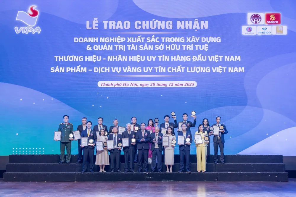 Lễ trao chứng nhận Thương hiệu - Nhãn hiệu uy tín hàng đầu, Sản phẩm - Dịch vụ vàng uy tín chất lượng Việt Nam.jpg
