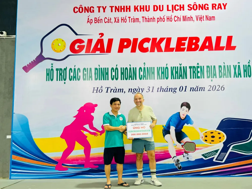 Công ty TNHH khu du lịch Sông Ray hỗ trợ gia đình có hoàn cảnh khó khăn xã Hồ Tràm đón Tết