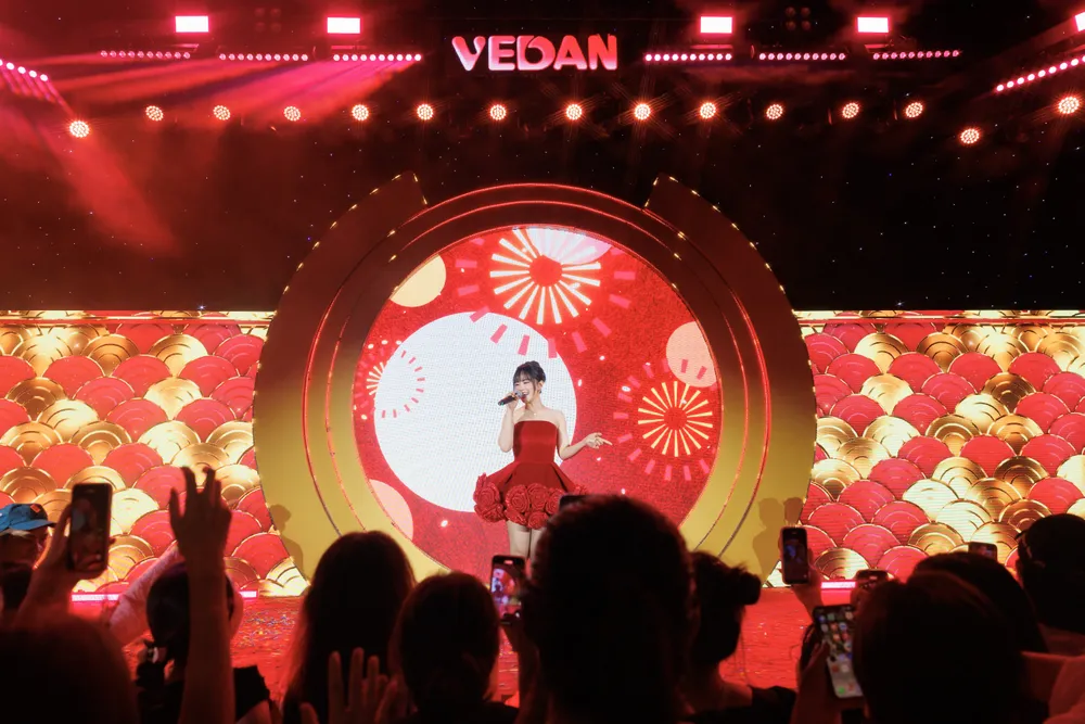 Tiết mục biểu diễn đặc sắc trong buổi tiệc tất niên.JPG