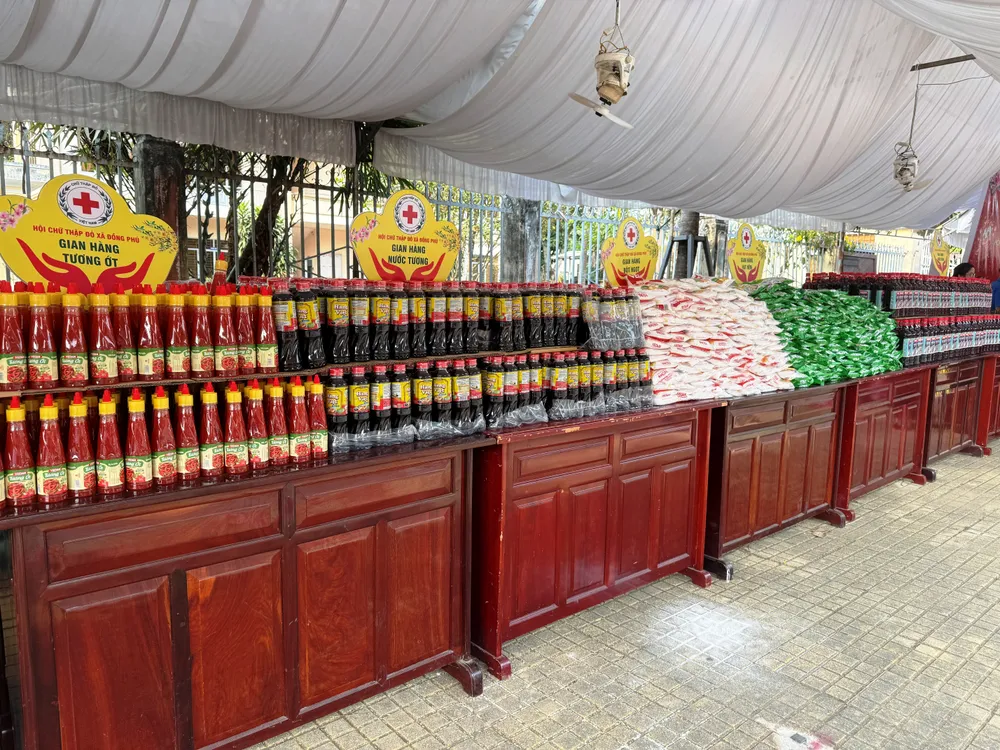 Gian hàng 0 đồng cho bà con xã Đồng Phú.JPG