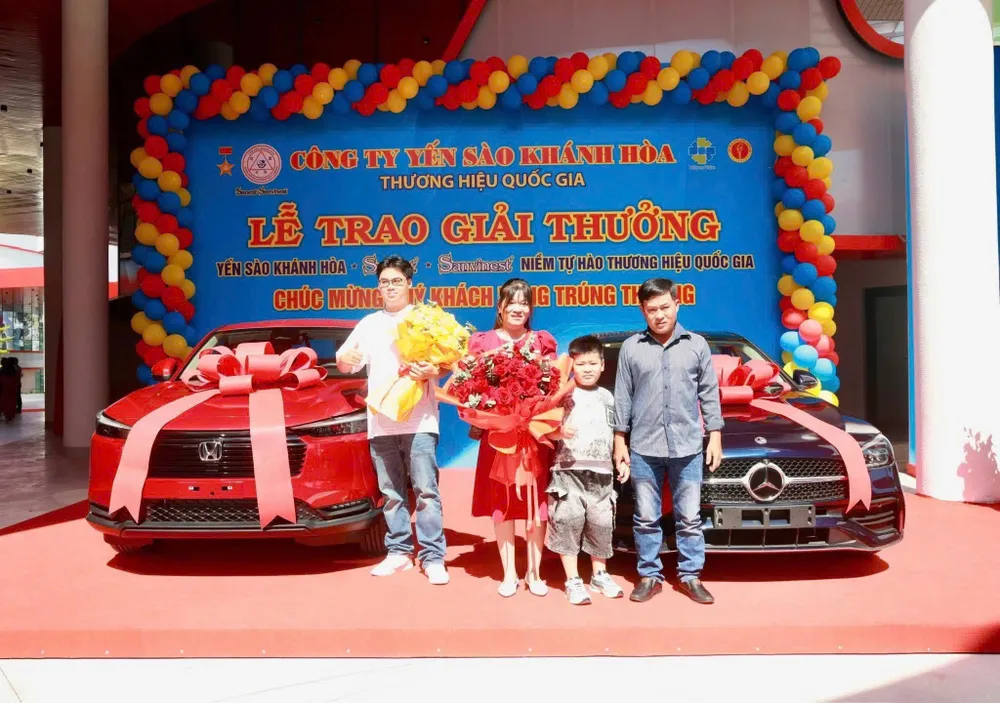 Chtr khuyến mãi THQG_trao ô tô giải Nhất và Đặc biệt tại Nha Trang_2.jpg