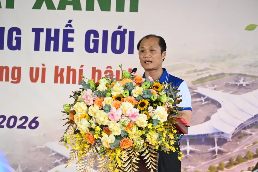 Ủy viên Ban Thường vụ Thành ủy, Phó Chủ tịch UBND thành phố Đồng Nai Nguyễn Tuấn Anh phát biểu kêu gọi toàn dân hưởng ứng hành động vì môi trường.JPG