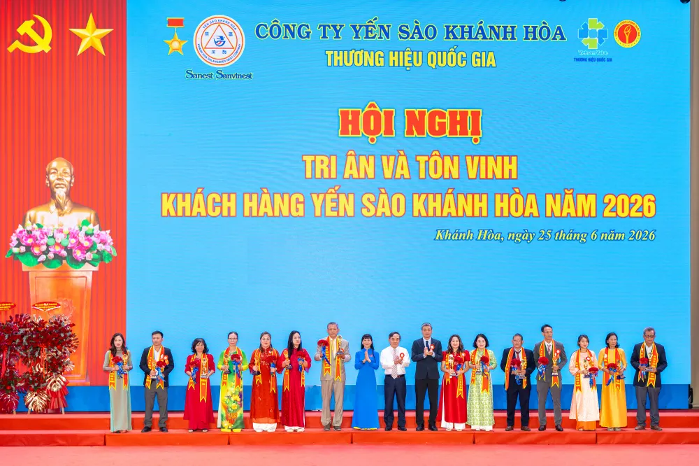 4-Trao thưởng cho Nhà phân phối Kim cương .....jpg