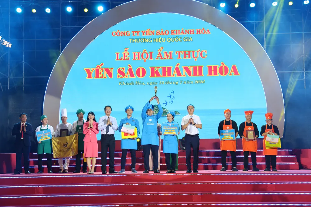 Trao giải Đặc biệt cho Nhà hàng Sanvinest Khánh Hoà.jpeg