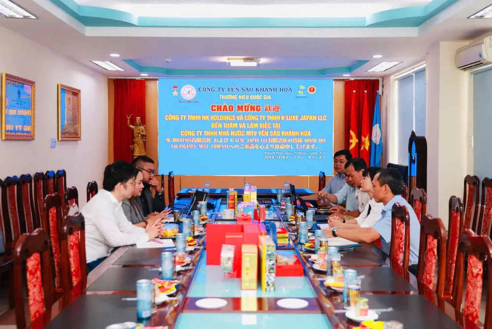Quang cảnh buổi làm việc.JPG