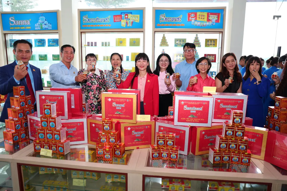 11. Sanest_Sanvinest SVN79 là sự kết hợp giữa Yến sào đảo thiên nhiên cùng các dưỡng chất như Fucoidan, Inulin và Collagen tạo nên một sản phẩm dinh dưỡng vượt trội.jpg