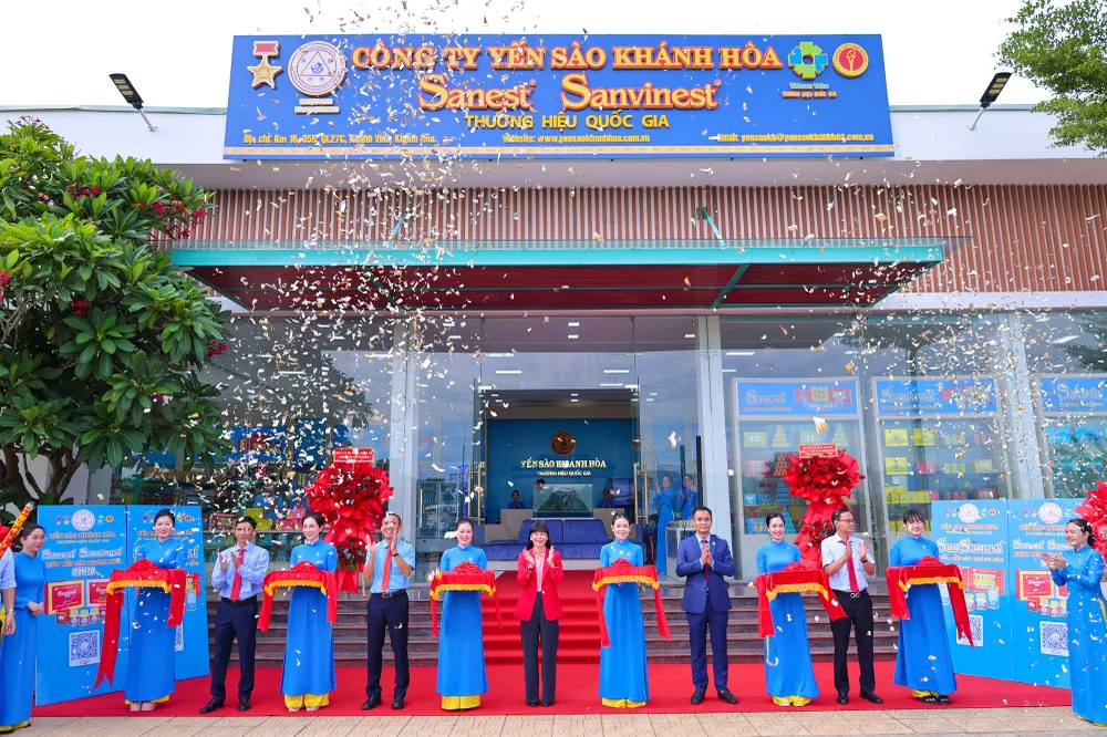 8. Khai trương Cửa hàng trưng bày sản phẩm Yến sào Khánh Hòa.jpg