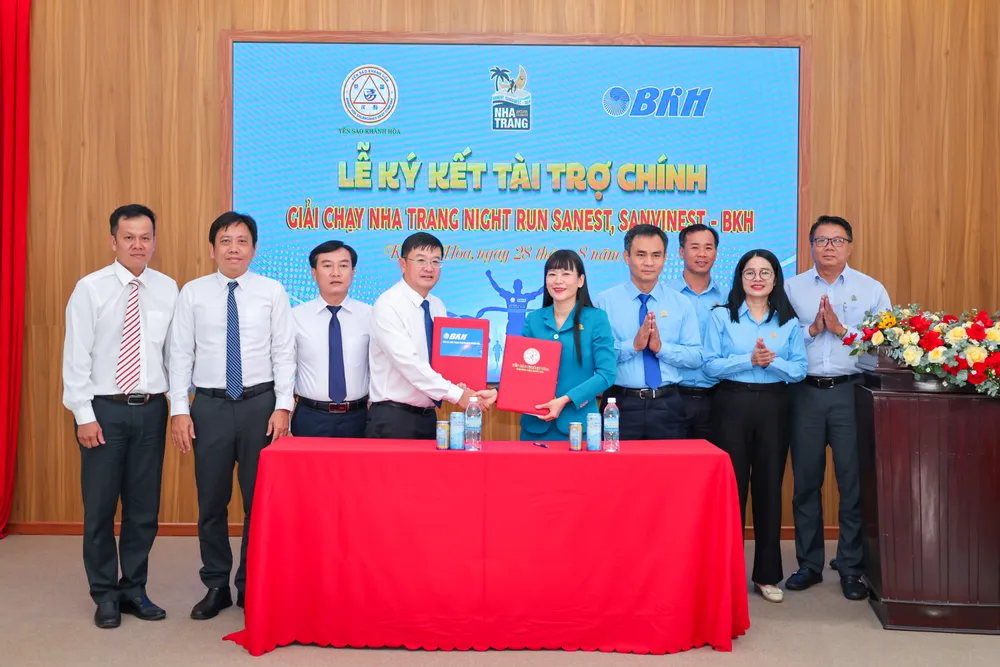 1. Công ty Yến sào Khánh Hòa và Báo, Phát thanh và truyền hình Khánh Hòa ký kết tài trợ.jpg