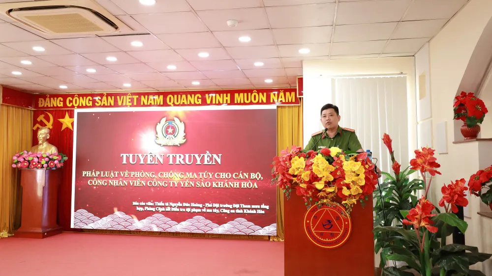 10. Cán bộ công an tỉnh tuyên truyền, phổ biến các quy định pháp luật về phòng, chống ma túy.JPG