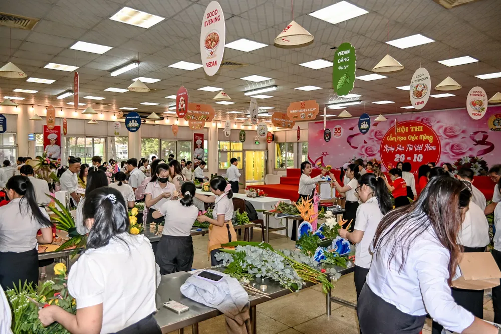 Các đội thi chuẩn bị tác phẩm.jpg