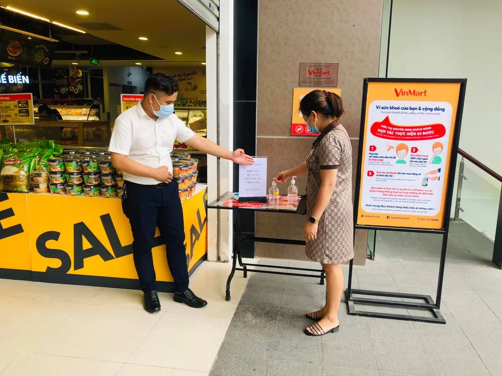 Vaccine phòng Covid-19 cho nhân viên bán lẻ: Bảo vệ sức khỏe cộng đồng và ổn định nguồn cung hàng hóa thiết yếu ảnh 2