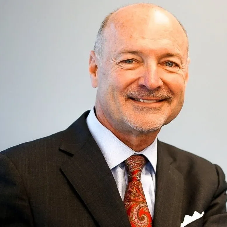 Ông David Armstrong - Tân chủ tịch trường St. Nicholas, Đà Nẵng  