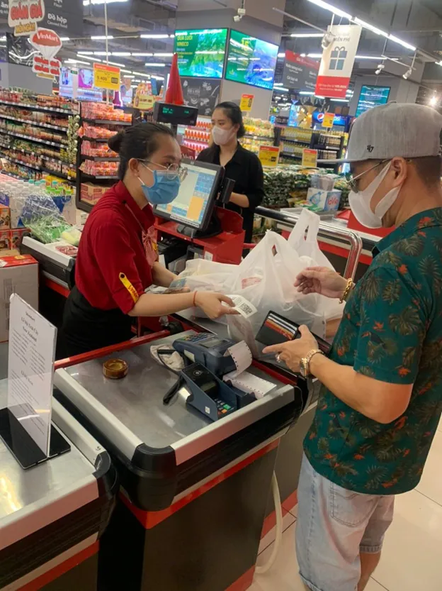 VinMart/ VinMart+ tập trung đảm bảo chuỗi cung ứng, tặng bảo hiểm sức khỏe cho khách hàng ảnh 2