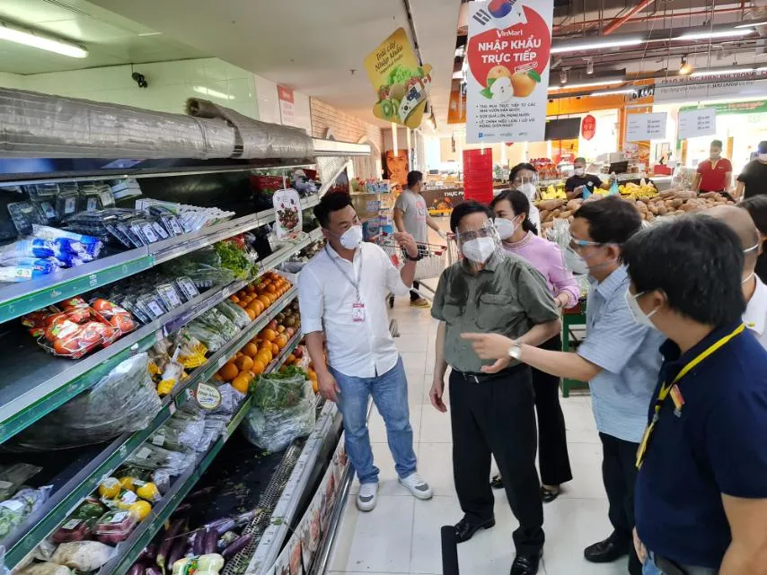 Thủ tướng Phạm Minh Chính thăm siêu thị VinMart Lê Văn Việt, TPHCM