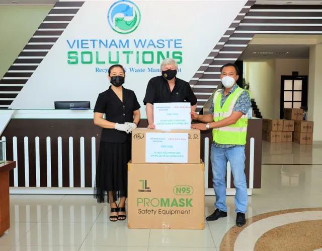 VWS trao tặng vật tư y tế hỗ trợ tuyến đầu chống dịch tại TPHCM ảnh 2