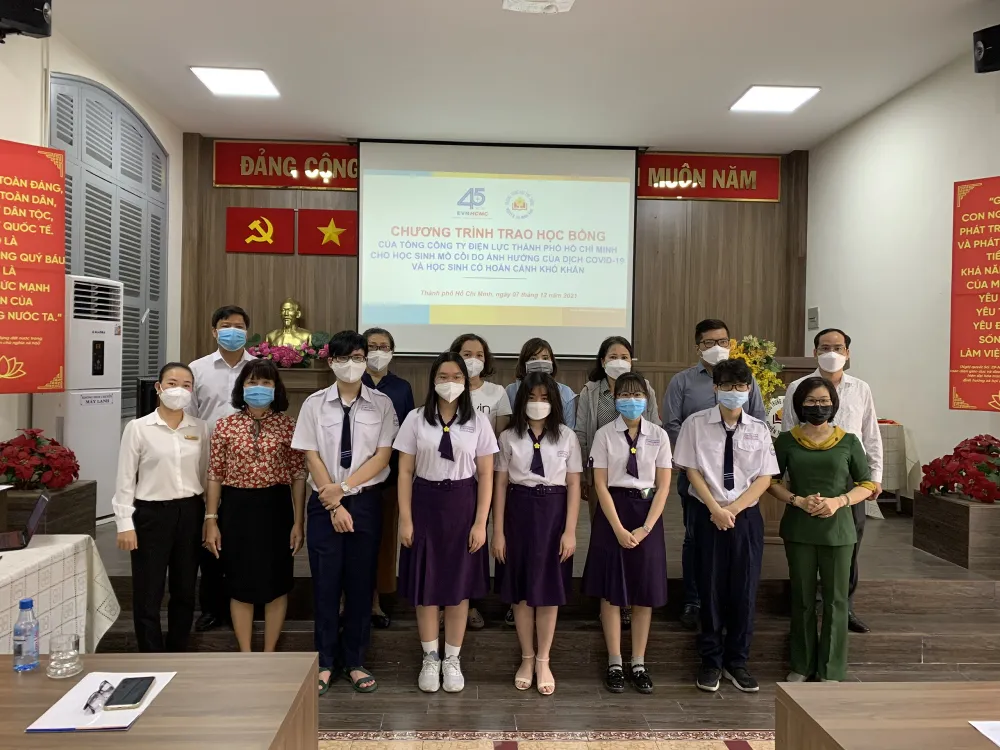 Ngành điện TPHCM tiếp tục bảo trợ 6 học sinh có hoàn cảnh đặc biệt vì dịch Covid-19 ảnh 1