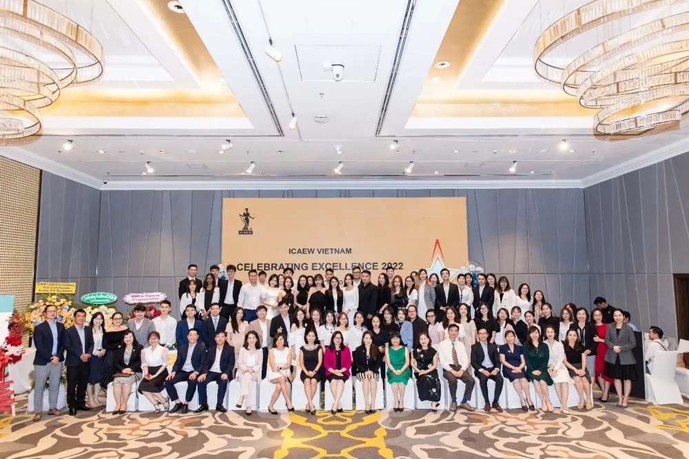 ICAEW trao bằng, chứng chỉ cho gần 200 hội viên và học viên tại Việt Nam