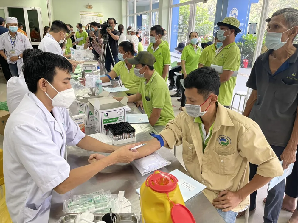 VWS khám sức khỏe định kỳ cho gần 400 người lao động ảnh 1