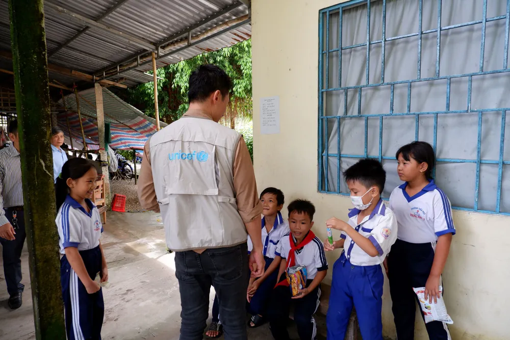 Đại diện UNICEF Việt Nam và Masterise Group trong chuyến khảo sát thực địa để gặp gỡ và tham vấn người dân và học sinh tại Sóc Trăng