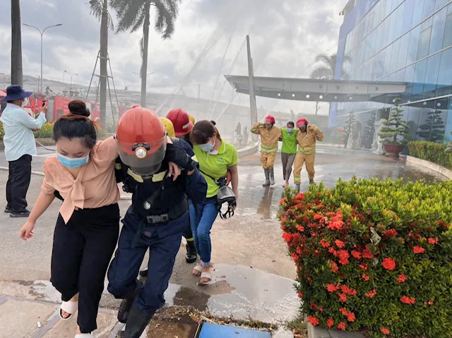 Đưa người ra khỏi đám cháy