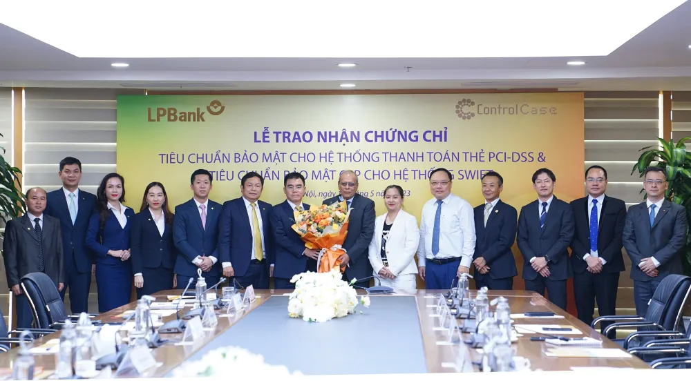 LPBank nhận hai chứng chỉ tiêu chuẩn bảo mật quốc tế cho hệ thống thanh toán thẻ và hệ thống SWIFT LPBank nhận hai chứng chỉ tiêu chuẩn bảo mật quốc tế cho hệ thống thanh toán thẻ và hệ thống SWIFT