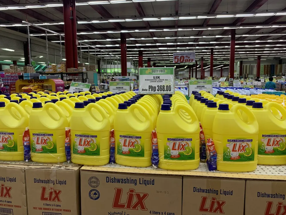 Sản phẩm của Lix trưng bày trong một siêu thị ở nước ngoài