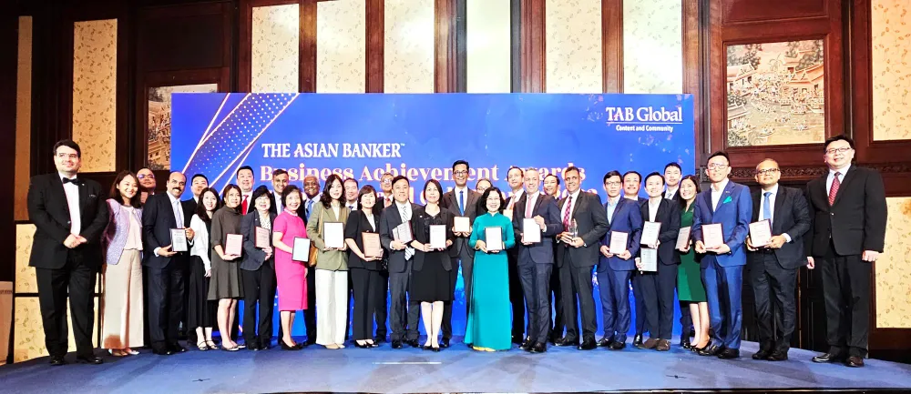 Đại diện BIDV cùng các đơn vị đạt giải thưởng từ Tạp chí The Asian Banker Đại diện BIDV cùng các đơn vị đạt giải thưởng từ Tạp chí The Asian Banker