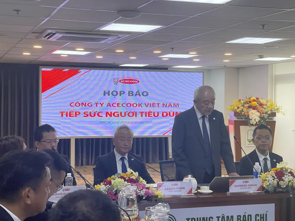 Ông Kajiwara Junichi, Chủ tịch HĐQT Công ty Acecook Việt Nam phát biểu tại buổi họp báo
