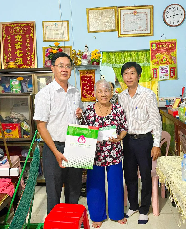 Đại diện Ngân hàng Chính sách Xã hội tỉnh Sóc Trăng - Chi nhánh TP Sóc Trăng Đại diện Ngân hàng Chính sách Xã hội tỉnh Sóc Trăng - Chi nhánh TP Sóc Trăng