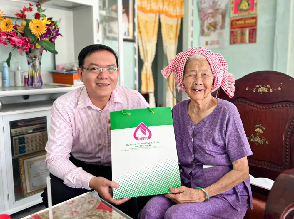 Đại diện Ngân hàng Chính sách Xã hội tỉnh Sóc Trăng - Chi nhánh huyện Châu Thành Đại diện Ngân hàng Chính sách Xã hội tỉnh Sóc Trăng - Chi nhánh huyện Châu Thành