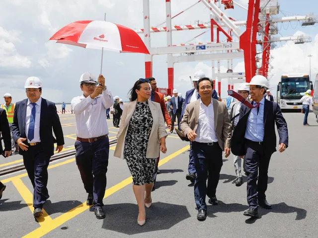 Ông Nguyễn Văn Được, Bí thư Tỉnh ủy Long An bày tỏ vui mừng và cho biết, đoàn doanh nghiệp Hoa Kỳ đến tìm hiểu hợp tác đầu tư với các doanh nghiệp trên địa bàn tỉnh đã thể hiện sự tin tưởng từ phía các đối tác Hoa Kỳ dành cho địa phương như điểm đến đầu tư an toàn, ổn định và phát triển. Ông Nguyễn Văn Được, Bí thư Tỉnh ủy Long An bày tỏ vui mừng và cho biết, đoàn doanh nghiệp Hoa Kỳ đến tìm hiểu hợp tác đầu tư với các doanh nghiệp trên địa bàn tỉnh đã thể hiện sự tin tưởng từ phía các đối tác Hoa Kỳ dành cho địa phương như điểm đến đầu tư an toàn, ổn định và phát triển.