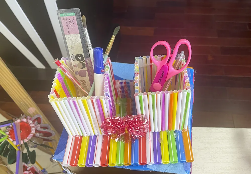 Một số sản phẩm tái chế từ rác thải tham gia tại hội thi