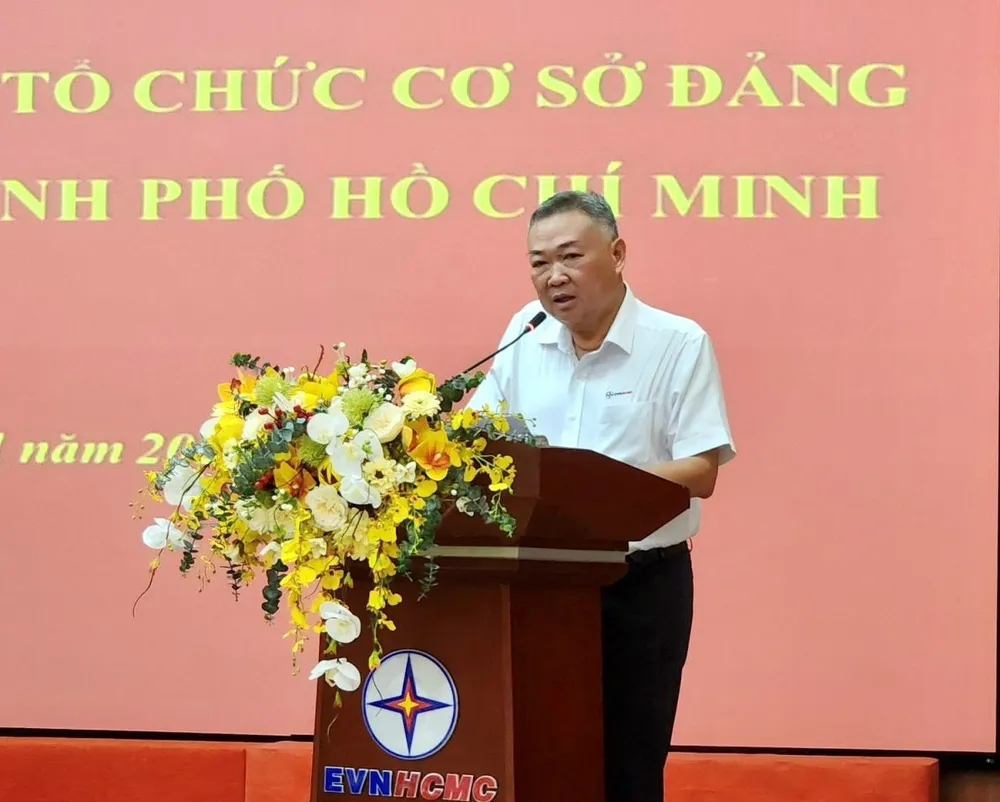 Đồng chí Phạm Quốc Bảo, Bí thư Đảng ủy, Chủ tịch Hội đồng thành viên Tổng công ty phát biểu tại buổi lễ