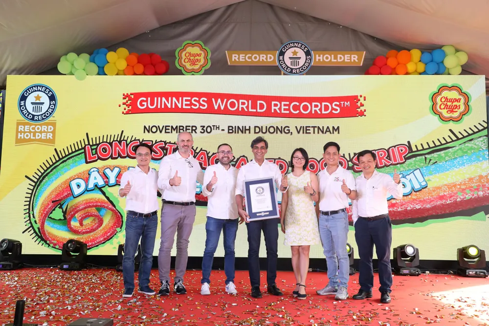 Chupa Chups xác lập kỷ lục “dây kẹo dẻo dài nhất thế giới”