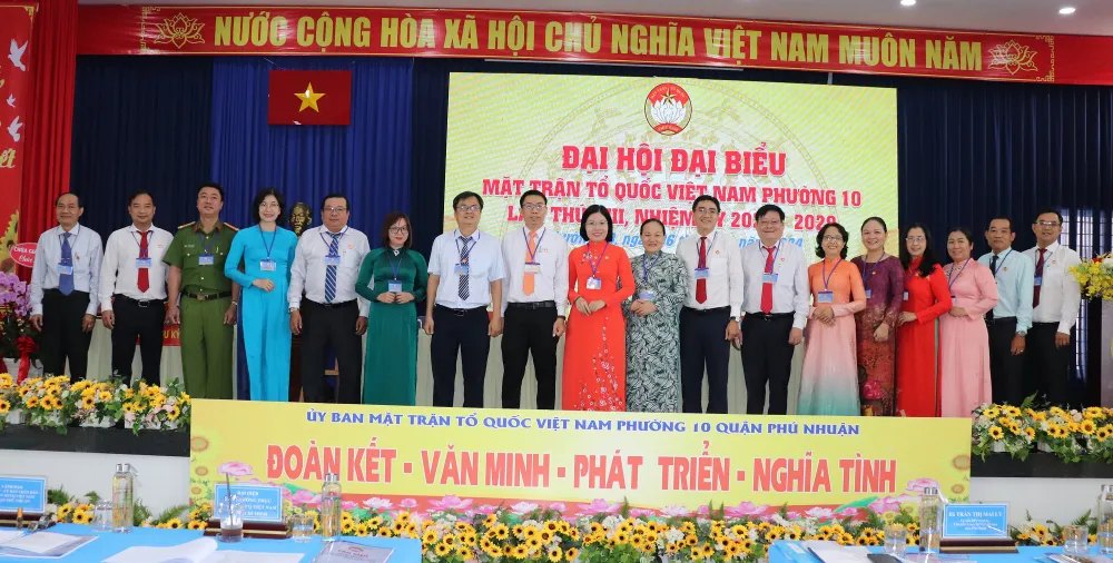 h1-ok-chu-tich-uy-ban-mttq-viet-nam-quan-phu-nhuan-tran-thi-mai-ly-chuc-mung-dai-hoi-7285.jpg