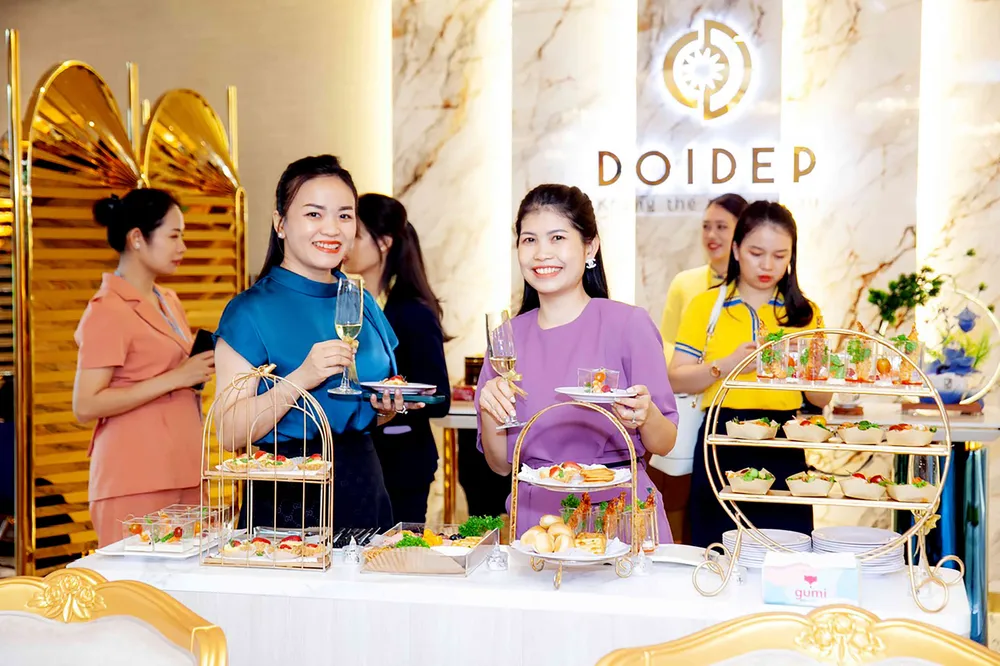 Hình 2- San bay.jpg