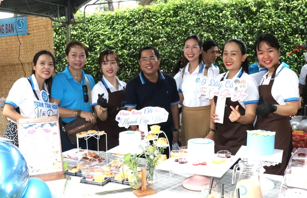 Hình ngày hội- ok.jpg