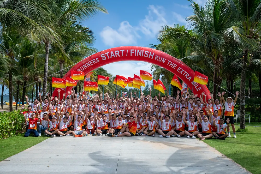 1.Hình tập thể HDBank Runners.png
