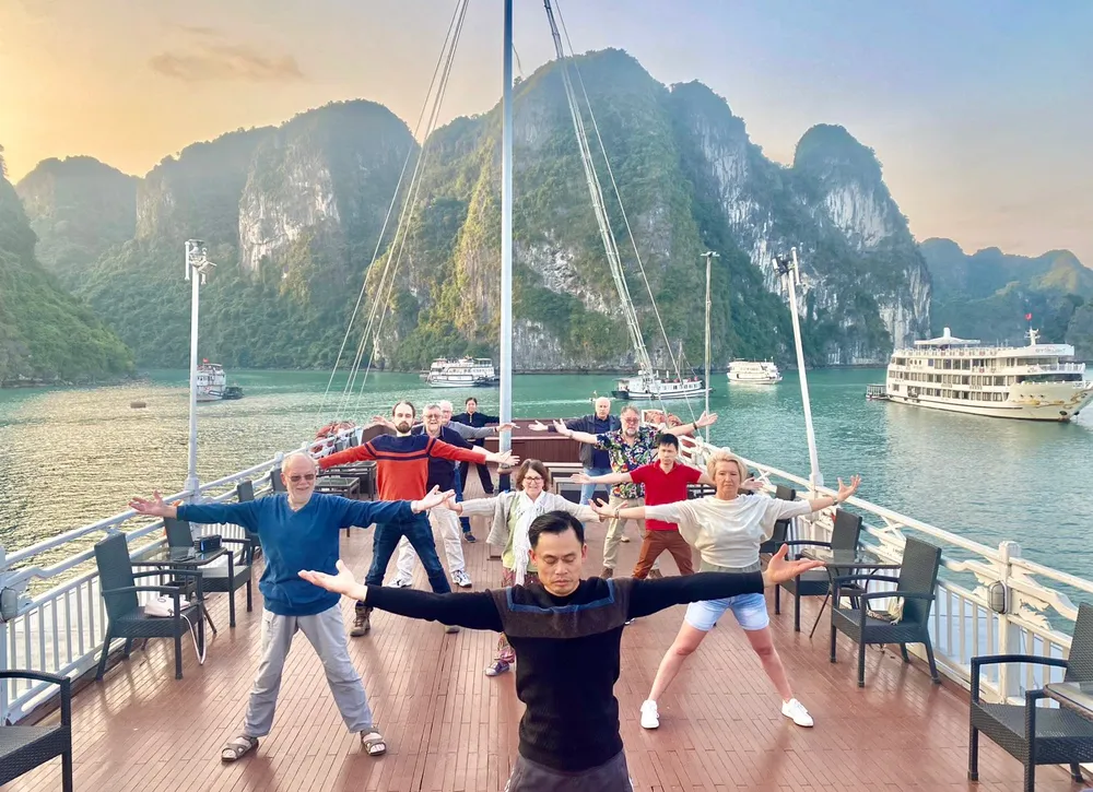 H4- STS Doan khach quoc te tai Ha Long.jpg