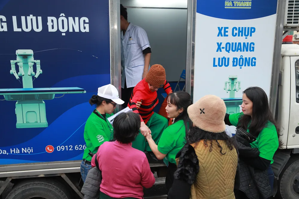 Hinh 2 - Chương trình bố trí nhiều xe chụp X-quang lưu động nhằm phục vụ kịp thời cho người dân. Ảnh Hiền Trinh.JPG