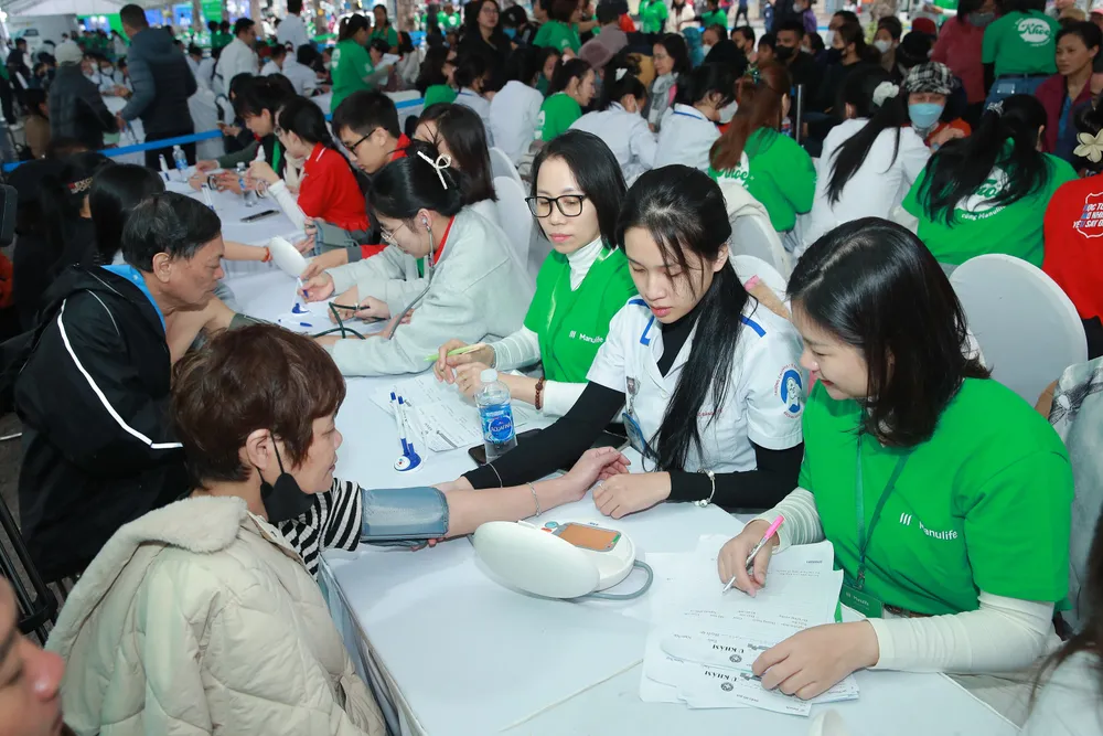 Hinh 3 - Người dân Thủ đô được thực hiện nhiều bước khám bệnh trong chương trình. Ảnh Hiền Trinh.JPG