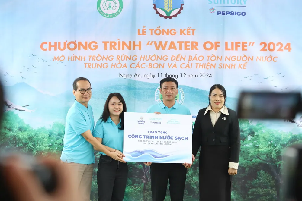 Suntory PepsiCo Việt Nam đã trao tặng máy lọc nước cho Phòng Giáo dục & Đào tạo huyện Kỳ Sơn, tỉnh Nghệ An