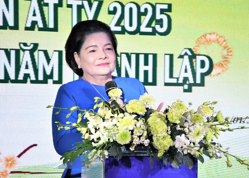 Bà Nguyễn Thị Như Thủy phát biểu tại buổi họp mặt.JPG