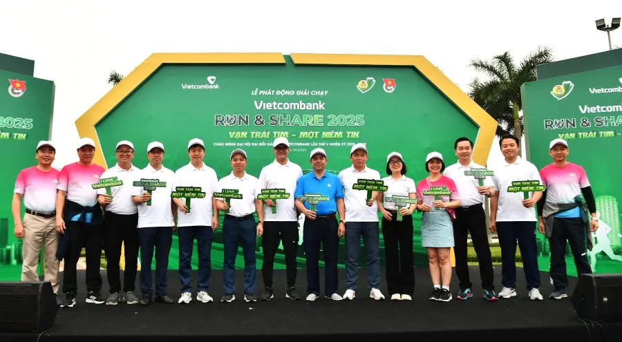 Các đại biểu chụp ảnh lưu niệm